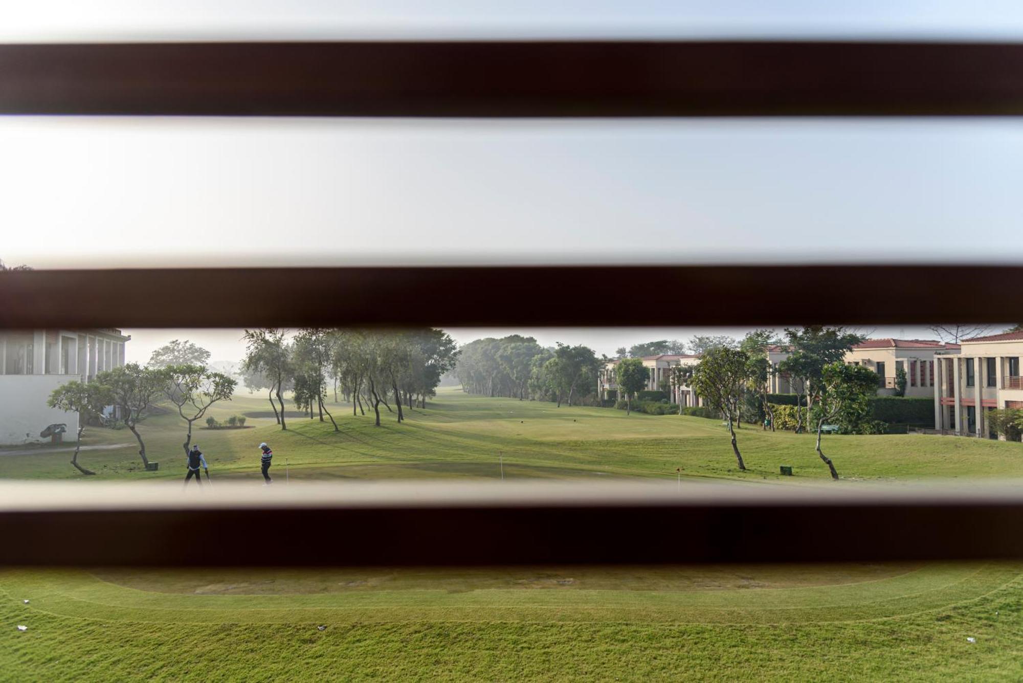 Beautiful Apartments At Tarudhan Valley Golf Resort, Manesar 古尔冈 客房 照片