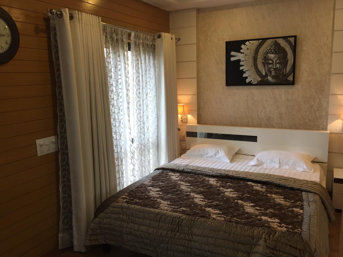 Beautiful Apartments At Tarudhan Valley Golf Resort, Manesar 古尔冈 外观 照片