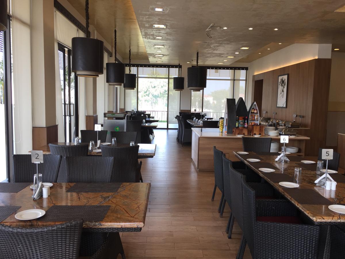Beautiful Apartments At Tarudhan Valley Golf Resort, Manesar 古尔冈 外观 照片