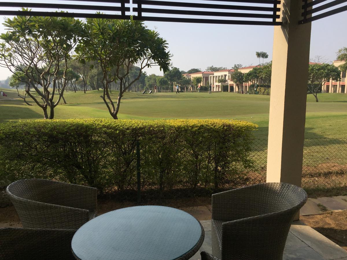 Beautiful Apartments At Tarudhan Valley Golf Resort, Manesar 古尔冈 外观 照片