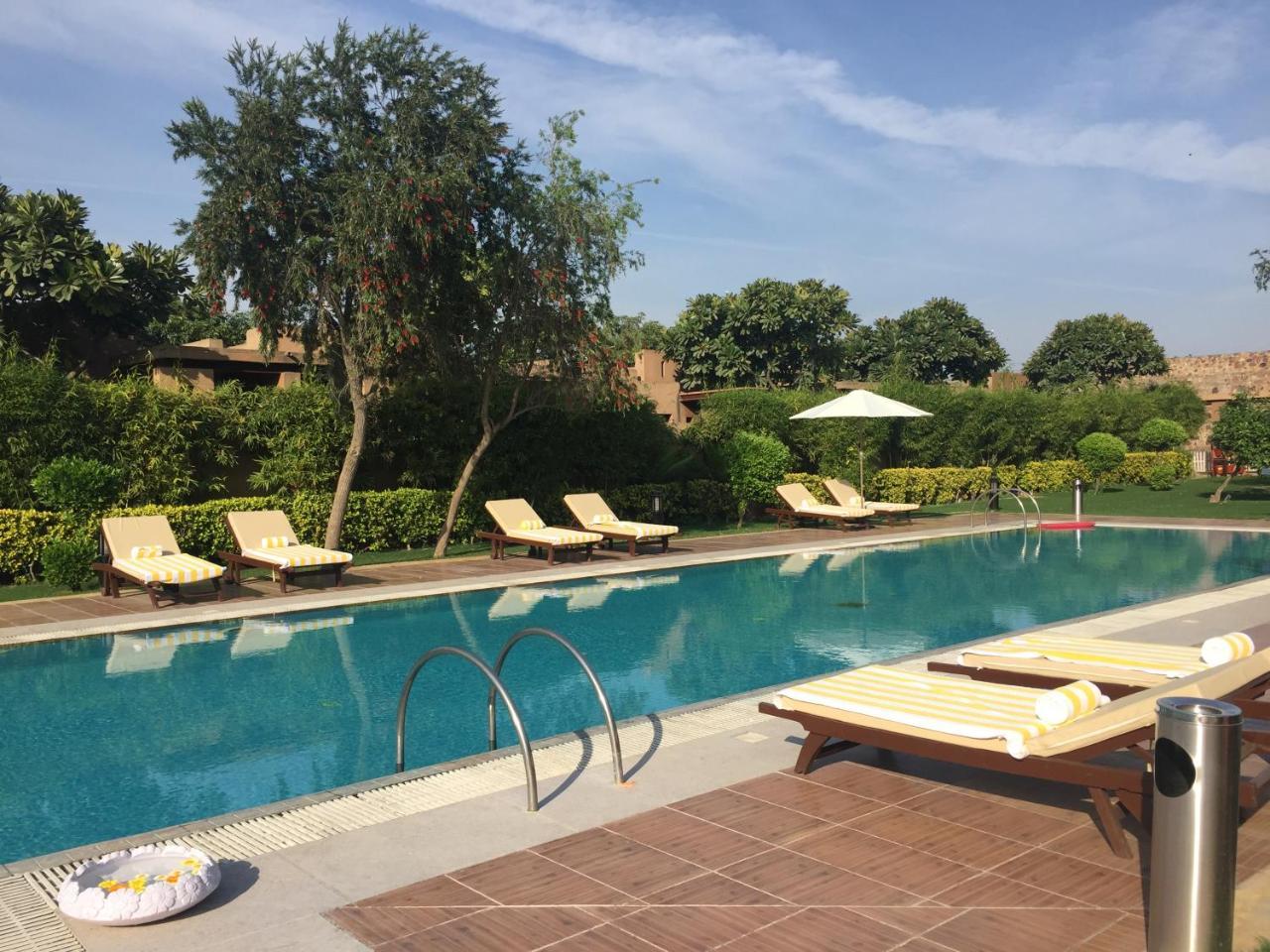 Beautiful Apartments At Tarudhan Valley Golf Resort, Manesar 古尔冈 外观 照片