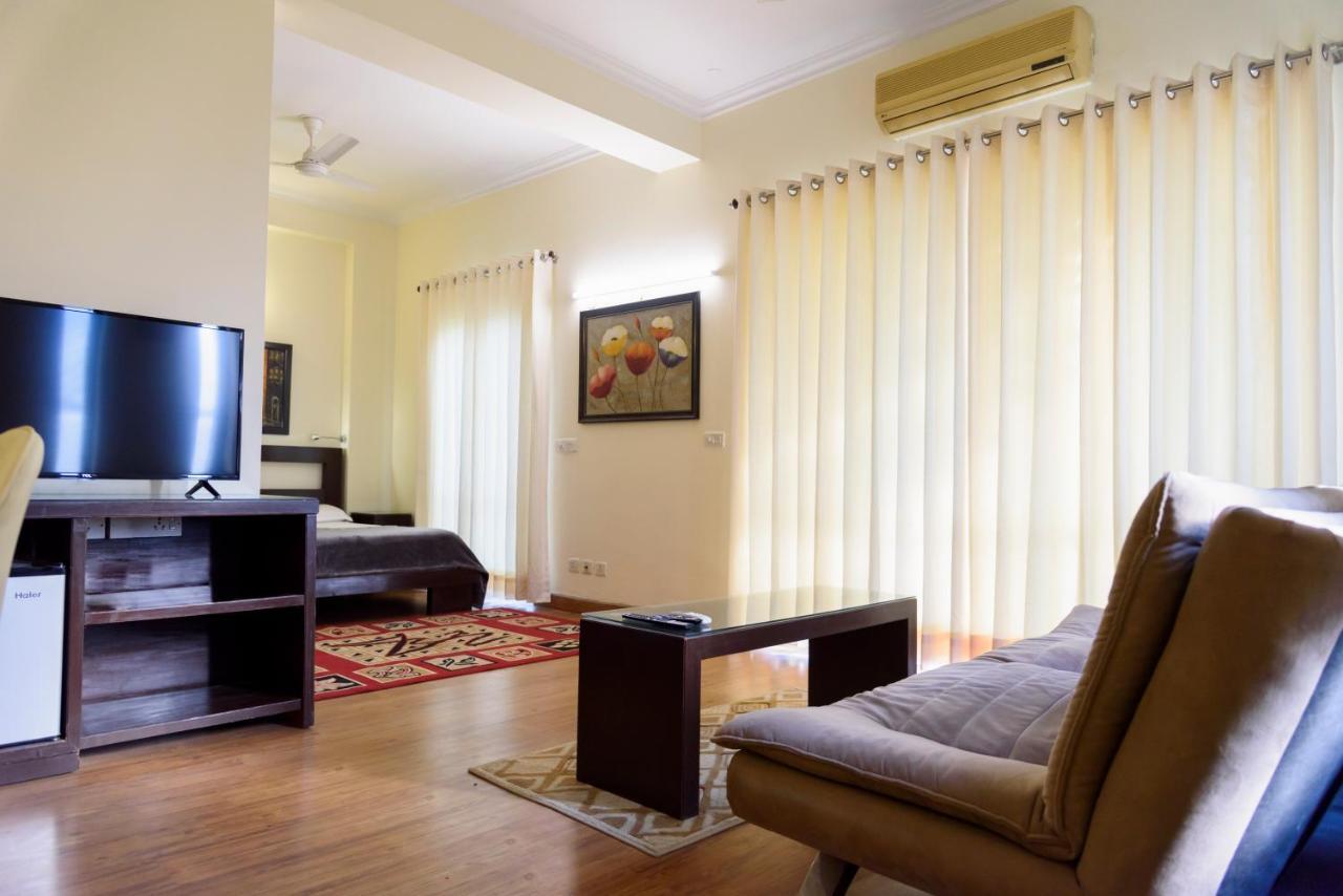 Beautiful Apartments At Tarudhan Valley Golf Resort, Manesar 古尔冈 外观 照片