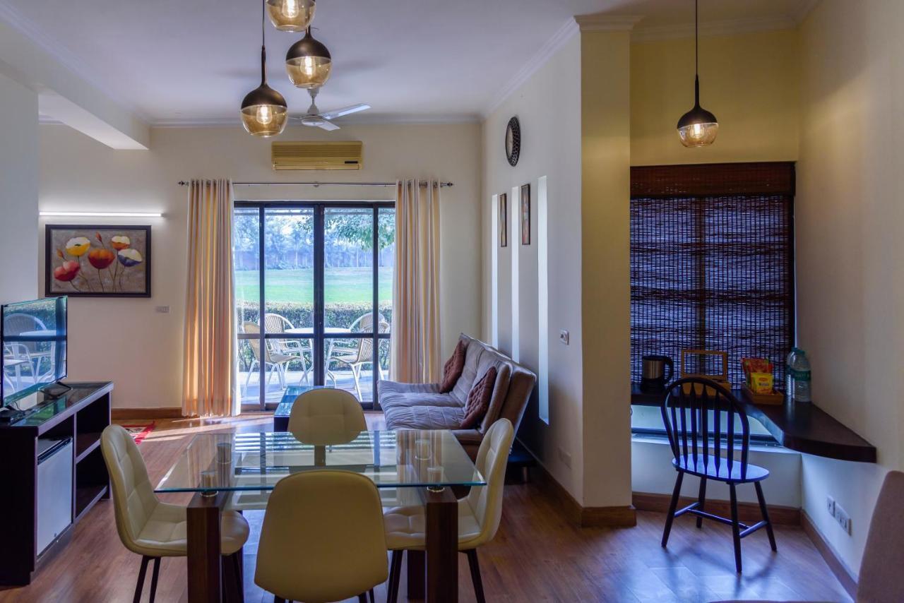 Beautiful Apartments At Tarudhan Valley Golf Resort, Manesar 古尔冈 外观 照片